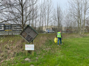 Opschoondag 2024 Solaris parkmanagers vrijwillig berm zwerfvuil zwerfafval verwijderen Het Hoog team berm park weg