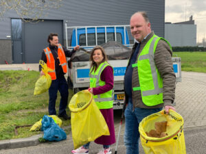 Opschoondag 2024 Solaris parkmanagers vrijwillig berm zwerfvuil zwerfafval verwijderen Het Hoog team De Langstraat Hoveniers groenondernemer groenonderhoud onderhoud bedrijvenpark