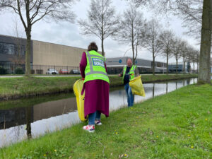 Opschoondag 2024 Solaris parkmanagers vrijwillig berm zwerfvuil zwerfafval verwijderen Het Hoog